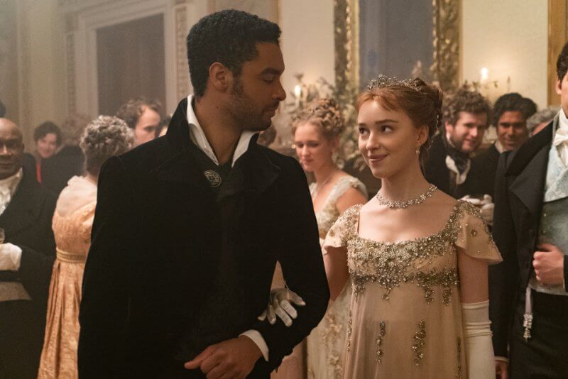 Regé-Jean Page como Simon e Phoebe Dynevor como Daphne na 1ª temporada de Bridgerton, da Netflix (Crédito: Liam Daniel/Netflix)
