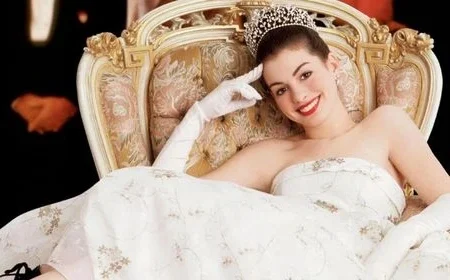Anne Hathaway como Mia Thermopolis em 'O Diário da Princesa'. (Crédito: TMDB)