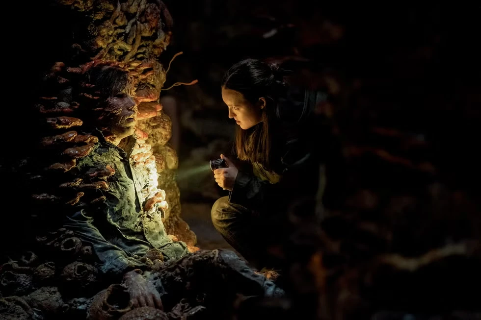 Ellie (Bella Ramsey) encontra vírus Cordyceps mutado em forma de esporos