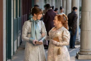 Eloise (Claudia Jessie) e Penelope (Nicola Coughlan) na 4ª temporada de Bridgerton