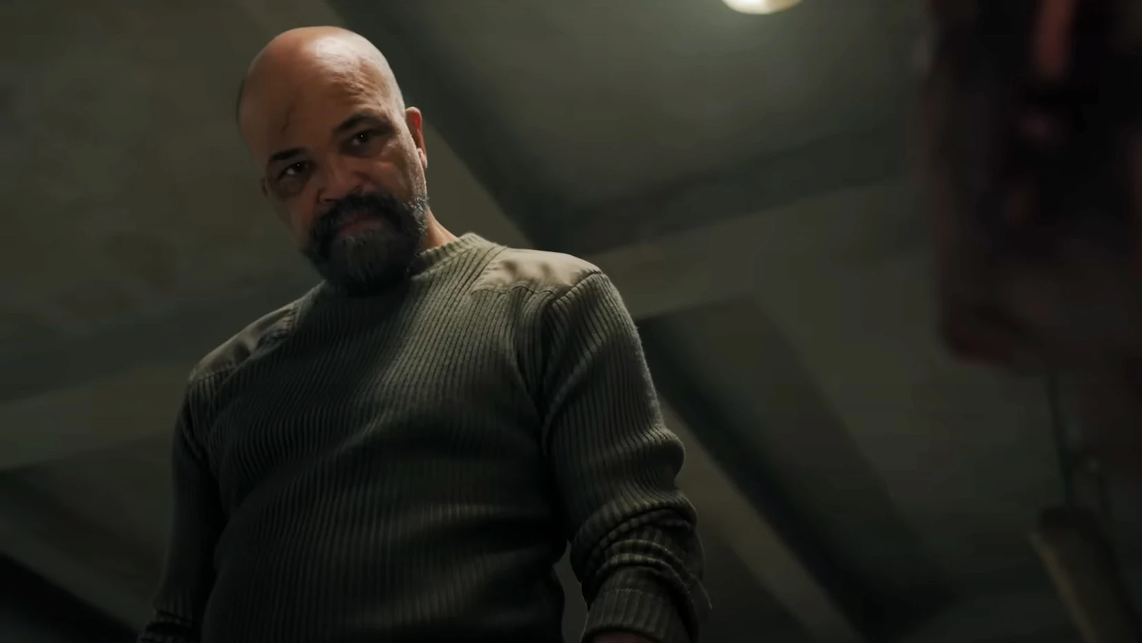 Jeffrey Wright como Isaac durante cena de tortura no episódio 4 de The Last of Us