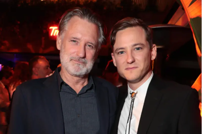 Nepobabies: Lewis Pullmann e o pai, Bill Pulmann (Créditos: IMDB)