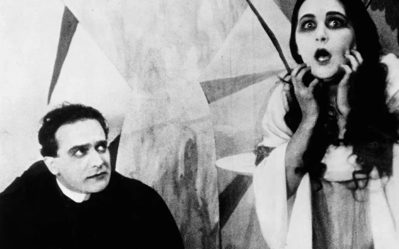 Escena de la película de terror El gabinete del Dr. Caligari (Crédito: IMDB)