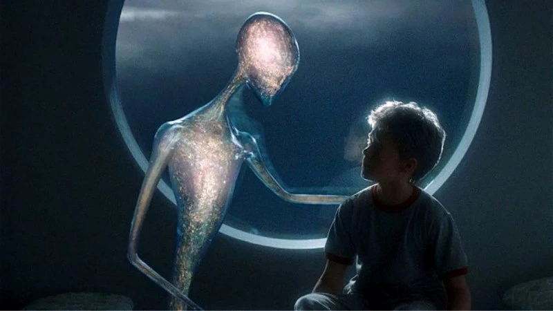 Scene from 'A.I. Artificial Intelligence' (2001), directed by Steven Spielberg, featuring David and an advanced alien-like being.