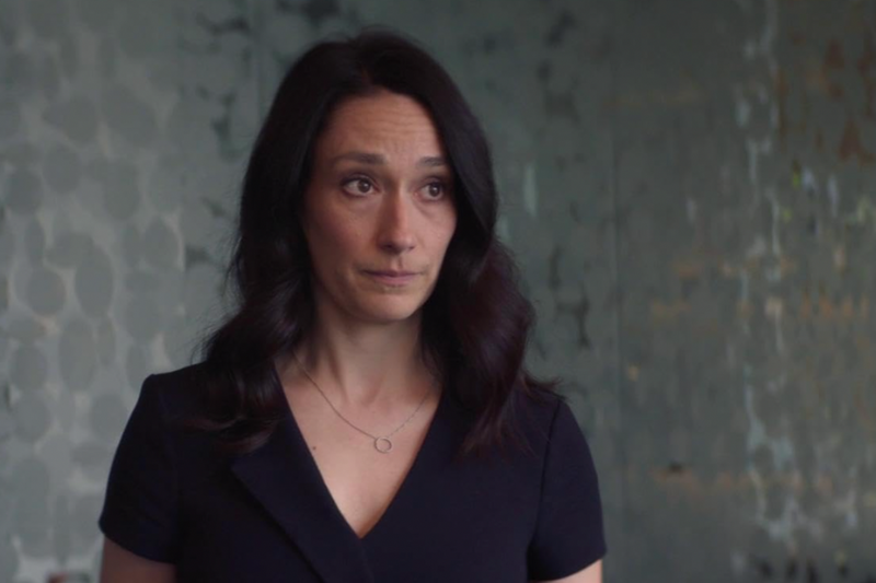 Sian Clifford como Claire na série Fleabag