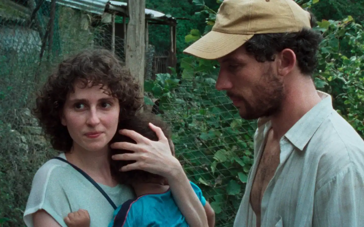 Carol Duarte ao lado de Josh O'Connor no filme de  Alice Rohrwacher, La Chimera. (Crédito: TMDB)