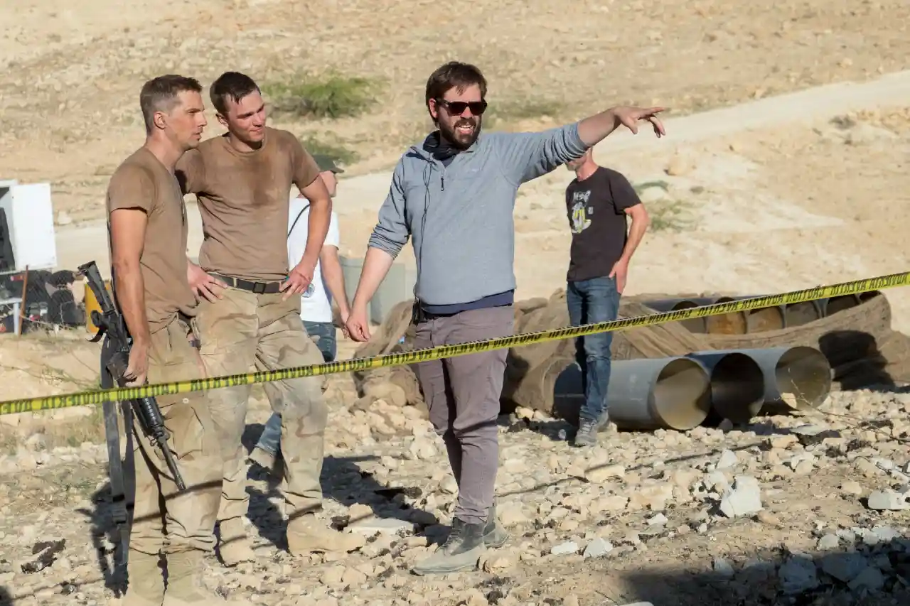 Fernando Coimbra dirigindo Nicholas Hoult em Castelos de Areia