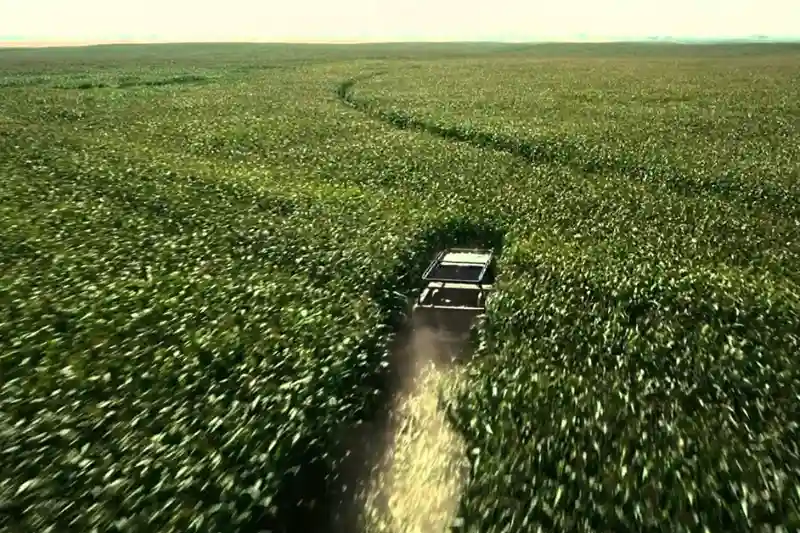 La producción plantó hectáreas de maíz para las filmaciones y vendió la cosecha después. (Créditos: IMDB)