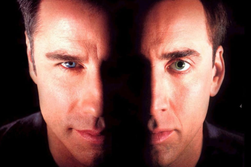 John Travolta e Nicolas Cage protagonizam o clássico de ação dos anos 90 ‘A Outra Face’ (Face/Off). (Créditos IMDB)