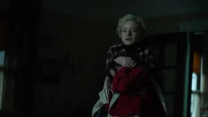 Julia Garner brilha no sombrio 'A Hora do Mal' (Crédito: Warner Bros)