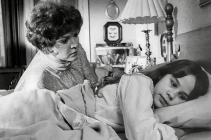 Ellen Burstyn e Linda Blair em cena de O Exorcista (1973) Créditos: IMDB