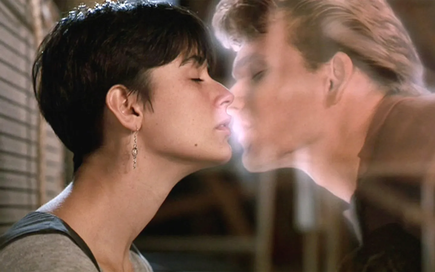 Filme 'Ghost: Do Outro Lado da Vida' com Demi Moore e Patrick Swayze. (Crédito: IMDB)
