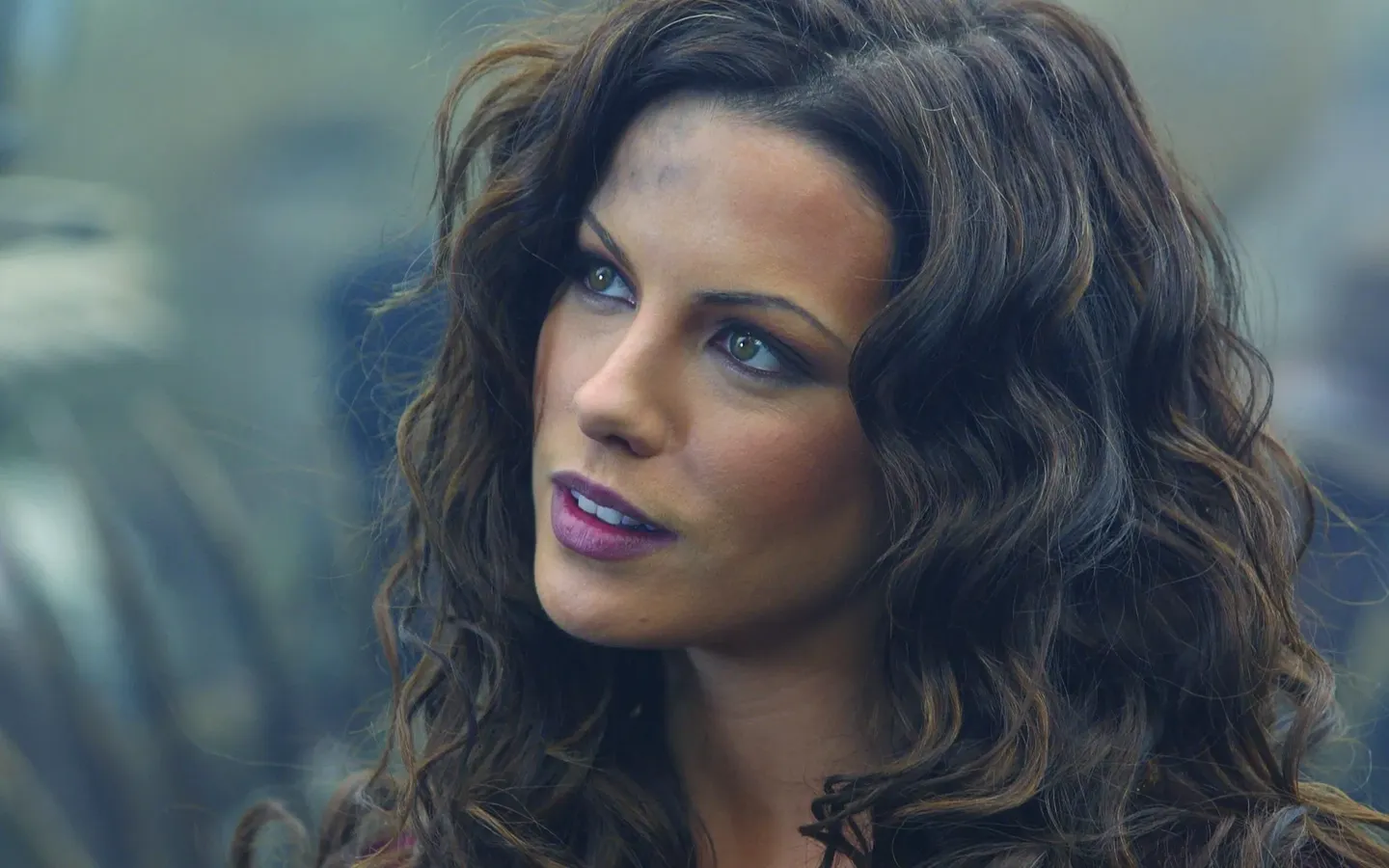 Kate Beckinsale no filme 'Van Helsing: O Caçador de Monstros'. (Crédito: TMDB)