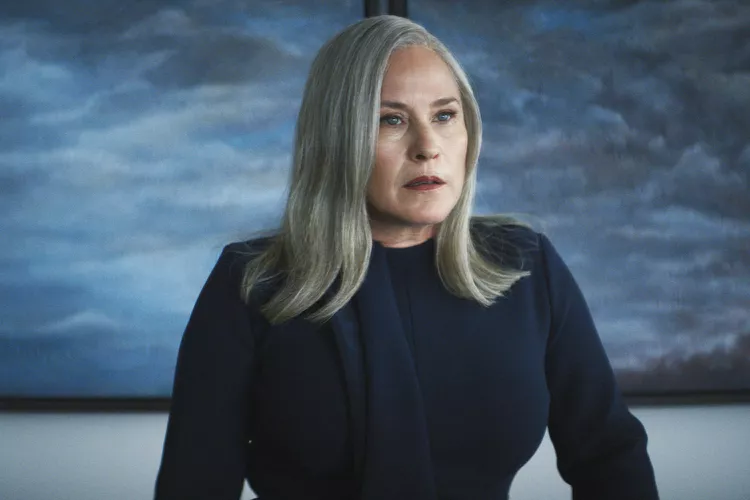 Patricia Arquette interpreta Harmony Cobel na série 'Ruptura'('Severance'). (Crédito: Apple TV+)