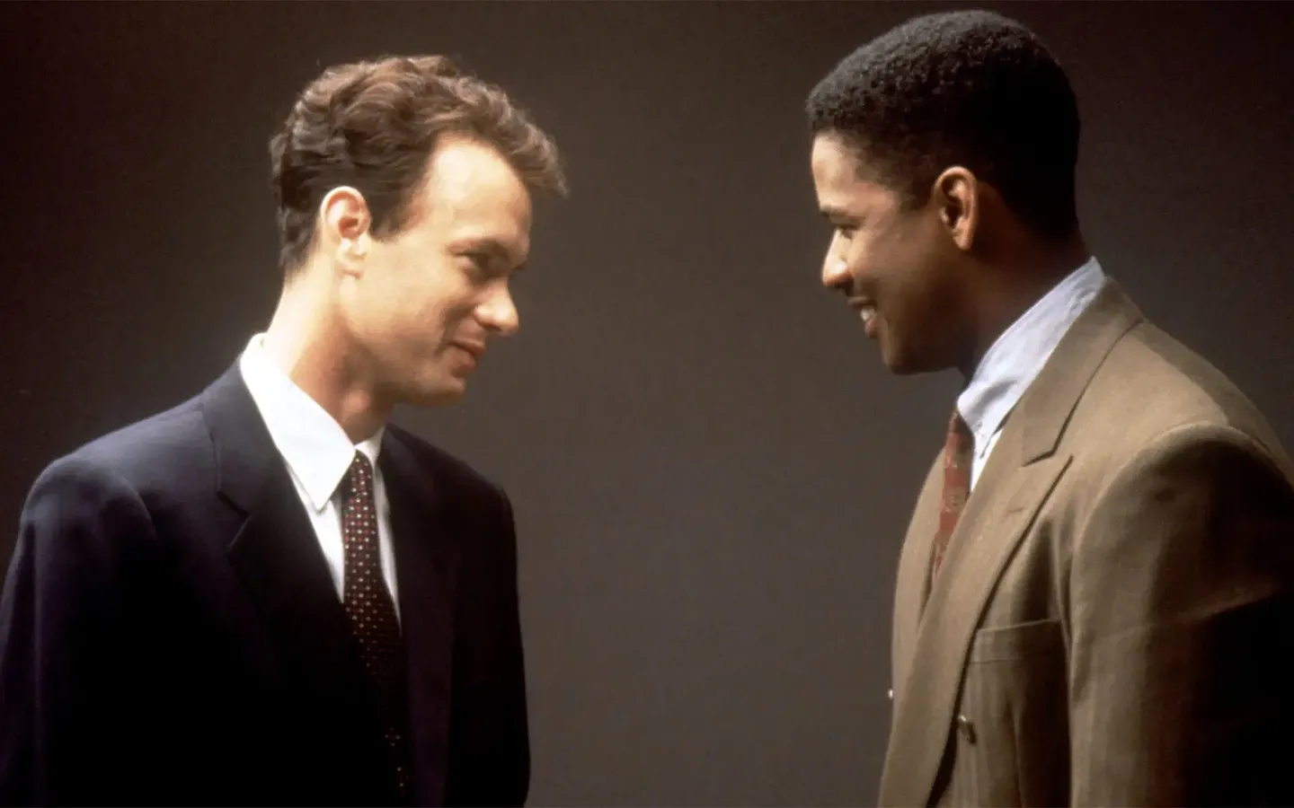 Tom Hanks e Denzel Washington no filme 'Filadélfia'. (Crédito: TMDB)