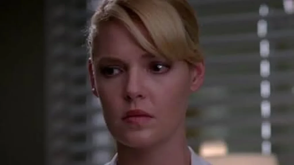 Katherine Heigl como Izzie Stevens na série ’Grey's Anatomy’.