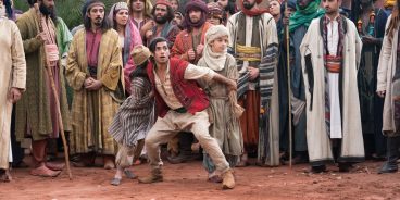 Mena Massoud is the charming scoundrel Aladdin in Disney’s ALADDIN, a live-action adaptaton of the studo’s animated classic.