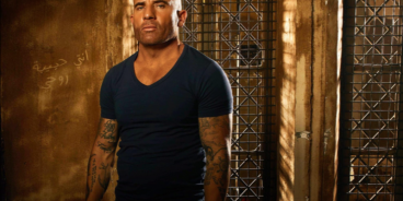 Dominic Purcell ficou mundialmente conhecido como Lincoln Burrows em Prison Break, série que se tornou fenômeno global. (Créditos: IMDB)