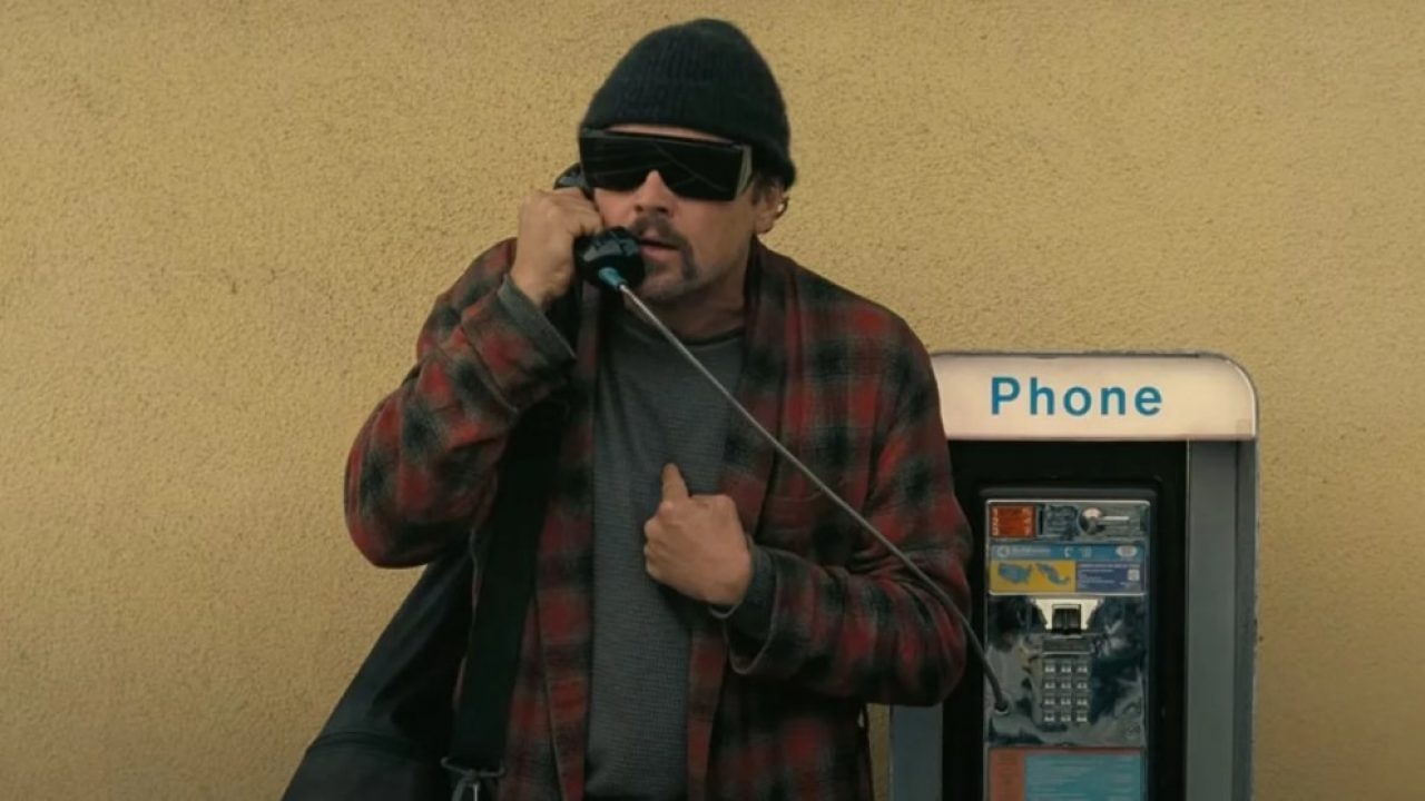 Leonardo DiCaprio é uma espécie de Lebowski em 'Uma Batalha Após a Outra' (Crédito: Warner Bros. Pictures)