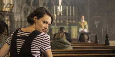 O que foi? Nunca viu alguém contar segredos para milhões? Phoebe Waller-Bridge agora estrela drama inspirado em história real: Qubrando as Regras.(Créditos: IMDB)