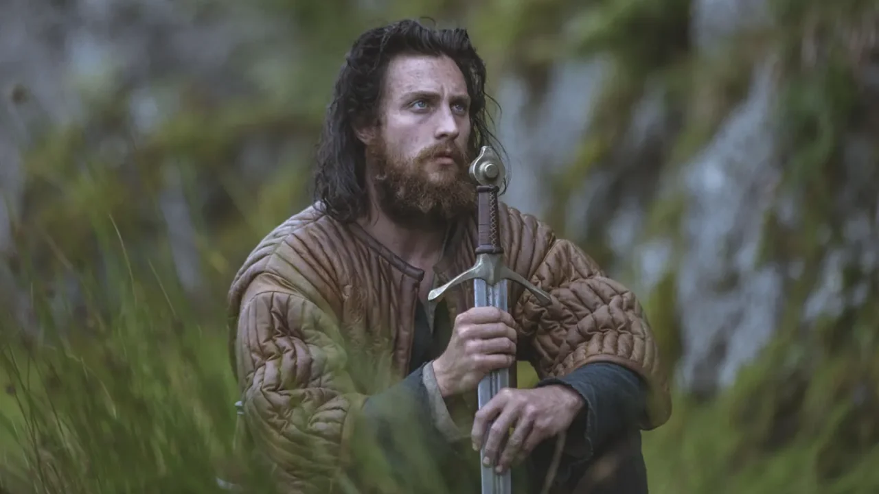 Aaron Taylor-Johnson no filme 'Legítimo Rei' (2018).