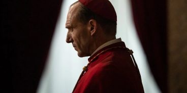 'Conclave' exagera em várias coisas, mas acerta em muitas outras (Crédito: Diamond Films)