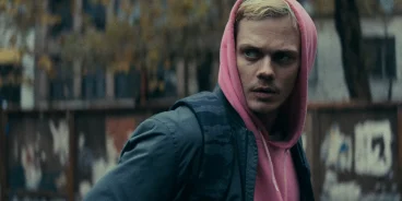 Cena do filme 'Confinado', com Anthony Hopkins e Bill Skarsgård