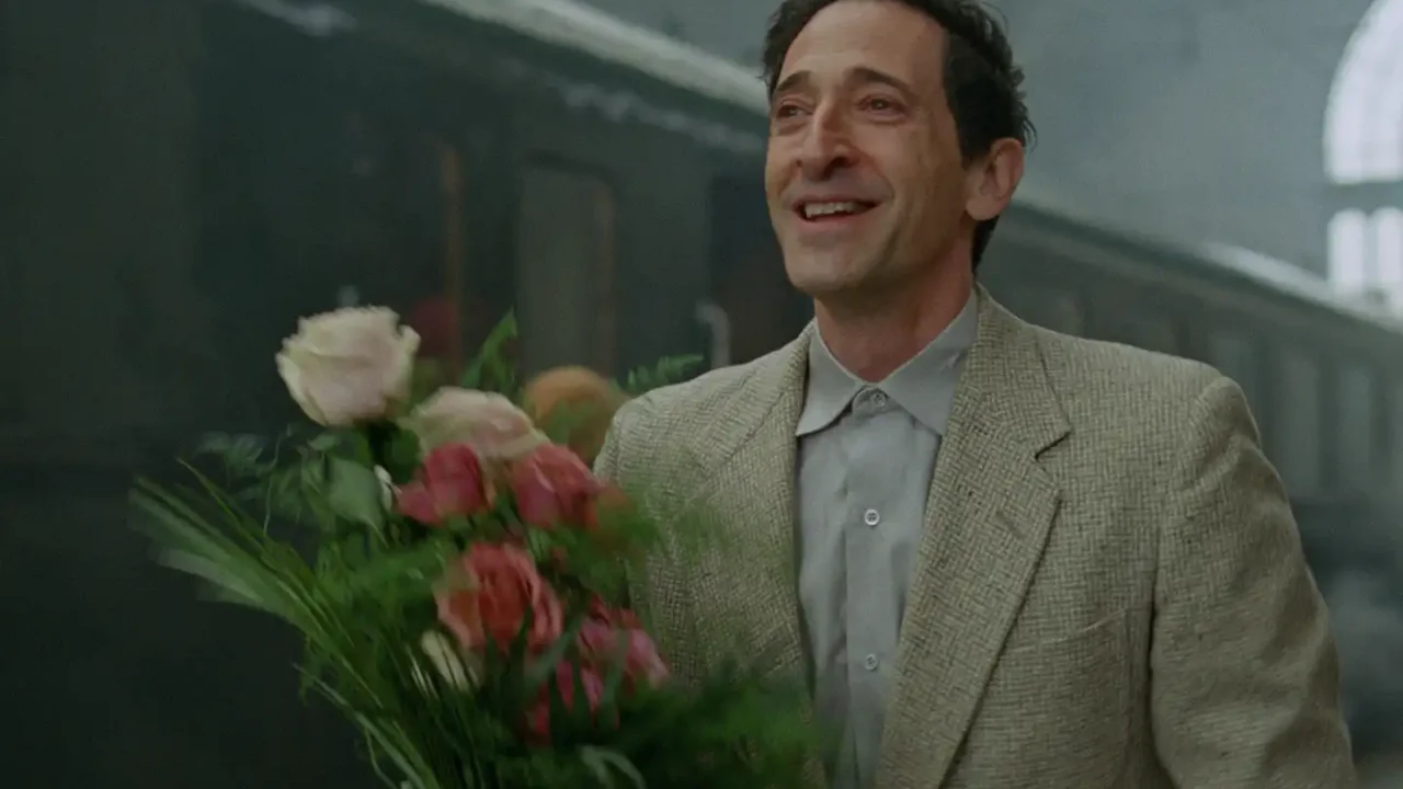 Ganhador do Oscar de melhor ator, Adrien Brody no filme O Brutalista (Crédito: TMDB)