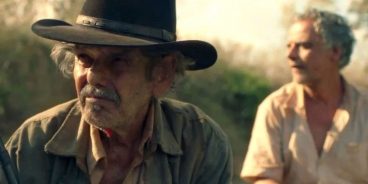 Rodger Rogério em cena de 'Oeste Outra Vez' (Crédito: O2 Play)