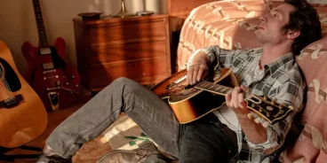 Vida de Bruce Springsteen é examinada em filme com boas ideias, mas má execução (Crédito: Disney)