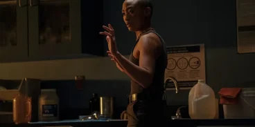 Nora (Tati Gabrielle) enfrenta Ellie (Bella Ramsey) no hospital de Seattle: uma cena de confronto que muda o rumo da temporada (Crédito: HBO)