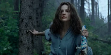 Larisa precisou sobreviver por três dias na floresta siberiana, enfrentando ferimentos graves, o frio e a fome (Créditos: Adrenalina Pura+)